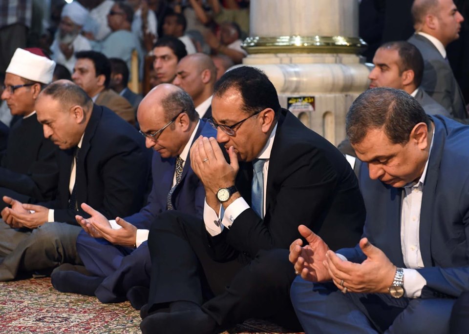 رئيس الوزراء يحضر صلاة الجمعة الأخيرة من رمضان بمسجد الحسين