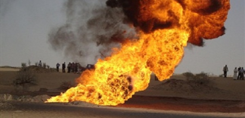 مصادر عسكرية ليبية: مسلحون يفجرون خطا لنقل النفط الخام شمال ليبيا