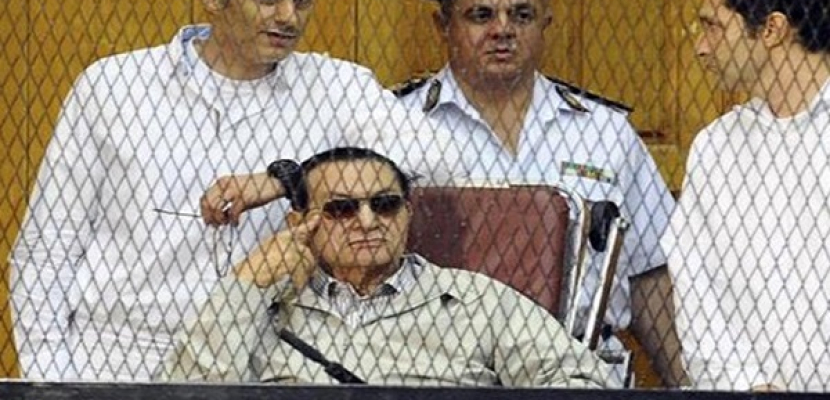الجنايات تؤجل محاكمة مبارك ونجليه والعادلي إلى 11 و12 و13 يناير