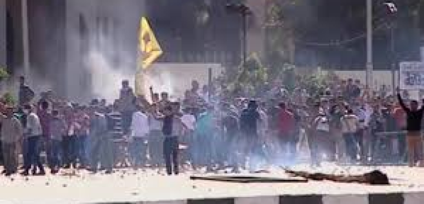 قوات الأمن تنسحب من جامعة الأزهر بعد سيطرتها على حالات الشغب والقبض على بعض الطلاب
