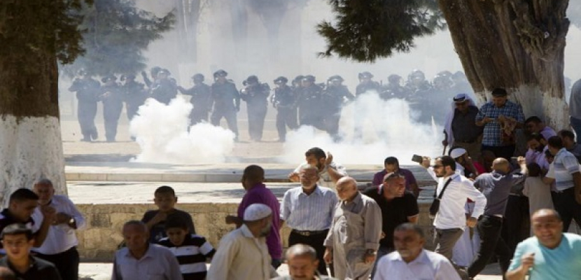 مواجهات عنيفة بين فلسطينيين وقوات إسرائيلية في القدس
