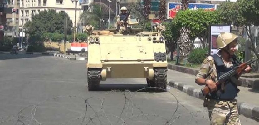 قوات الجيش تغلق ميدان النهضة بالجيزة