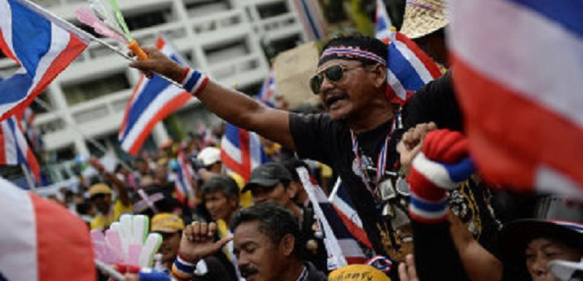 إطلاق الغاز المسيل للدموع لتفريق متظاهرين بتايلاند