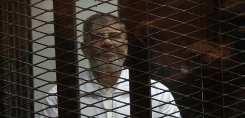 استئناف محاكمة مرسي و14 متهما آخرين في قضية “أحداث الاتحادية” اليوم