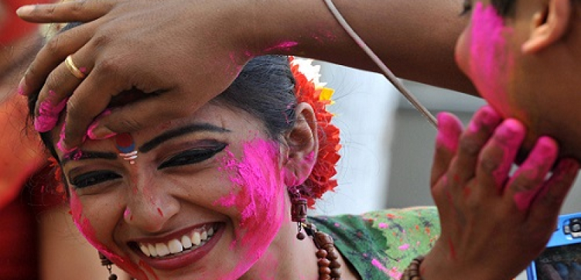“مهرجان الألوان” في الهند احتفالاً بالربيع