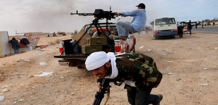 سكان: مقتل 37 في اشتباكات بين داعش وجماعة منافسة في ليبيا