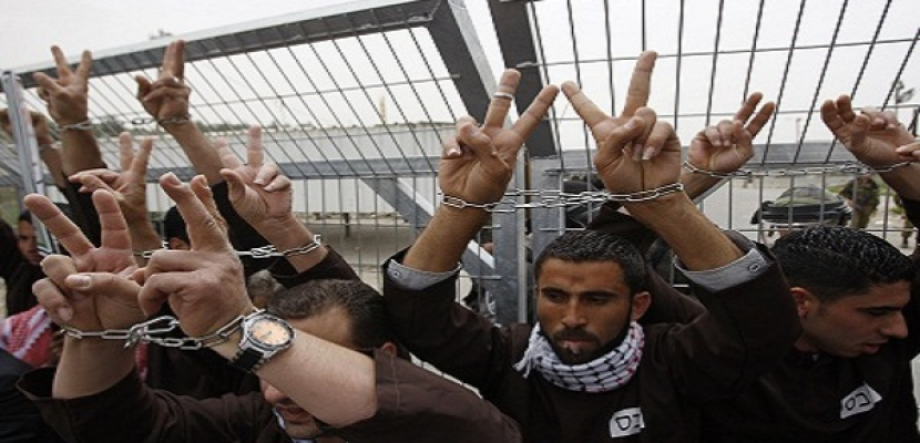 إسرائيل تقرر إطلاق سراح معتقل فلسطيني مضرب عن الطعام