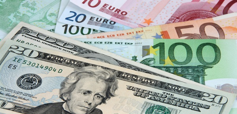 المضاربات ترفع الطلب على اليورو.. واستقرار الدولار بالصرافة