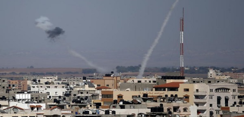 إطلاق صواريخ من غزة صوب البلدات الإسرائيلية المحاذية للقطاع