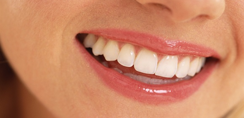 6 أسباب لاصفرار الأسنان