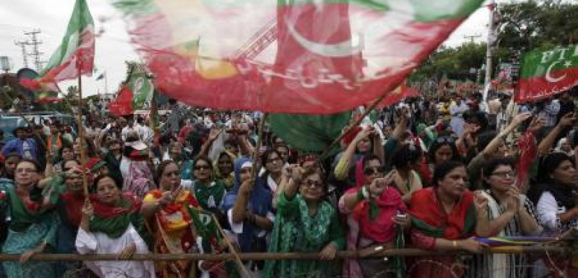 المعارضة الباكستانية تواصل احتجاجاتها مطالبة باستقالة شريف