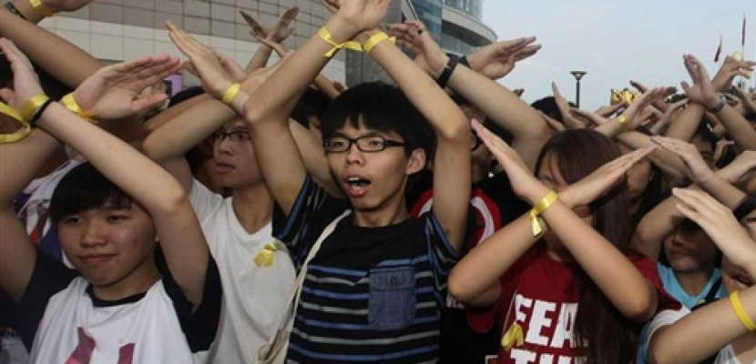 الرئيس التنفيذى لهونج كونج يحذر الطلاب من العودة للتظاهر