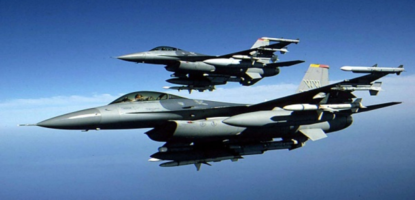سي إن إن: احتكاك بين مروحية أمريكية و طائرة إيرانية خلال مراقبة للحوثيين
