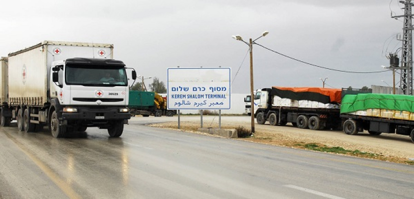 إسرائيل تسمح بإدخال 350 شاحنة بضائع لغزة