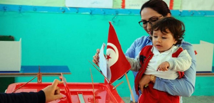 نتائج أولية تشير لجولة إعادة بين السبسي والمرزوقي في الإنتخابات الرئاسية التونسية