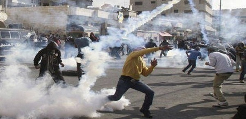 اندلاع مواجهات بين فلسطينيين وقوات الاحتلال عقب صلاة الجمعة بالضفة