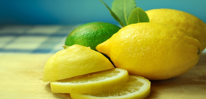 الليمون يمنحك يدين أكثر نعومة وأظافر براقة