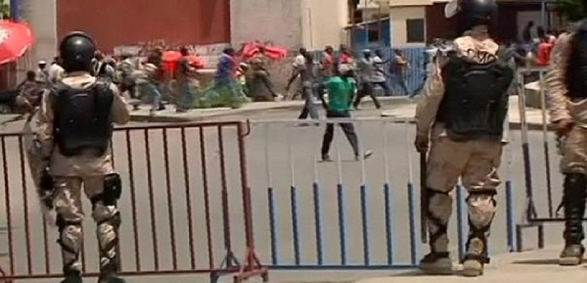 اشتباكات بين متظاهرين مناهضين للحكومة وقوات الشرطة فى هاييتى
