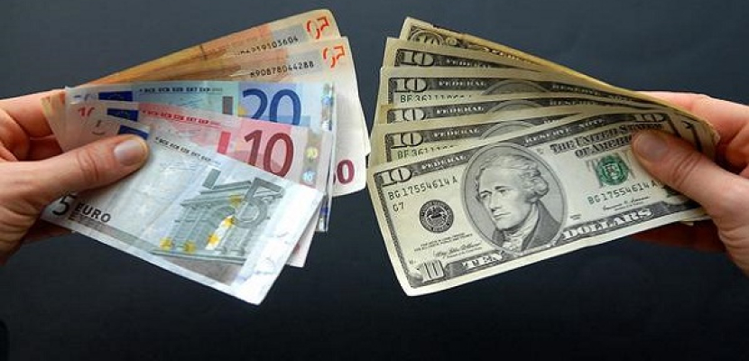 هبوط اليورو والدولار بسبب الأجازات