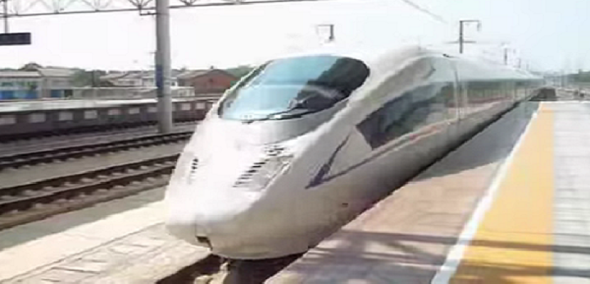 رسميًا..”النقل” توقع عقد “القطار المكهرب” مع الصين