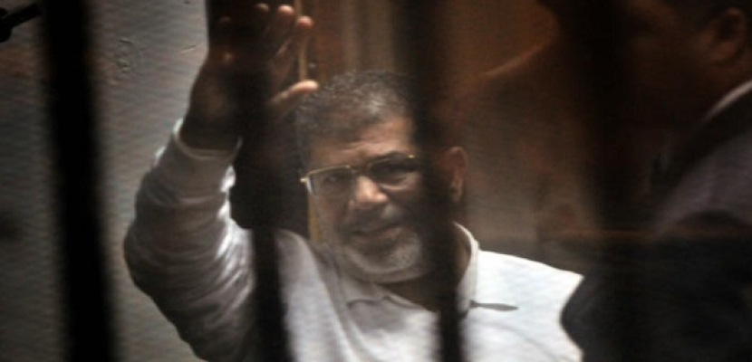 اليوم.. محاكمة مرسي و130 آخرين في قضية اقتحام السجون