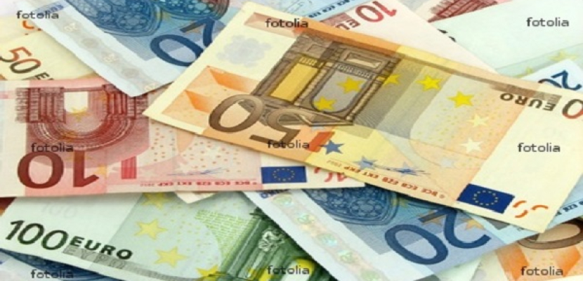 اليورو يهبط 1% بفعل توقعات قاتمة لمنطقة اليورو