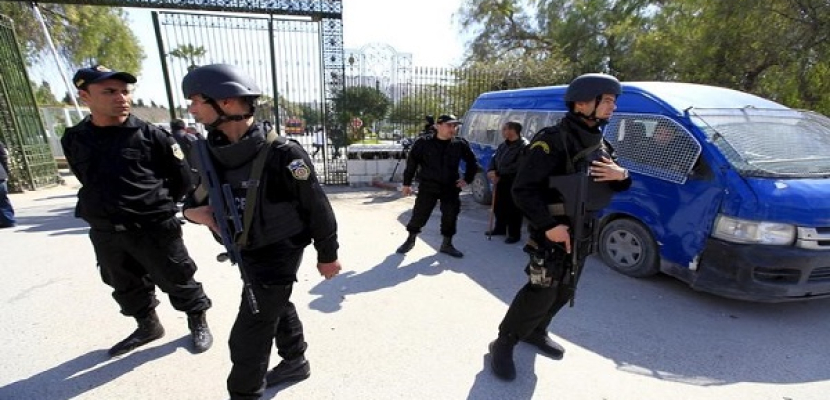 الجيش التونسي يقتل أربعة مسلحين قرب الحدود الجزائرية