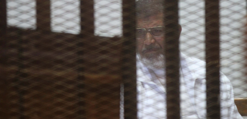 تأجيل محاكمة مرسي وآخرين في قضية “التخابر مع قطر” إلى 5 مايو