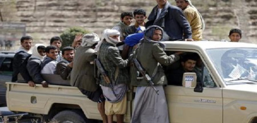 الحوثيون يسيطرون على حي “كريتر” بوسط عدن ويدخلون المقر الرئاسي
