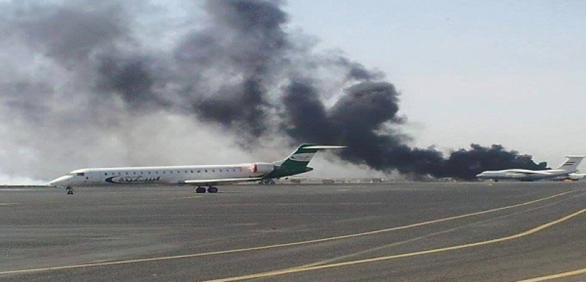 التحالف يدمر مدرج مطار صنعاء بعد تحدي طائرة إيرانية للحظر