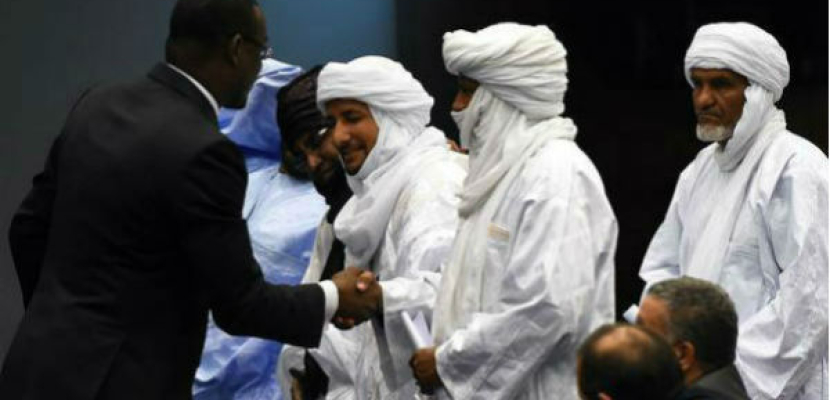 طوارق مالي يوقعون على اتفاق السلام