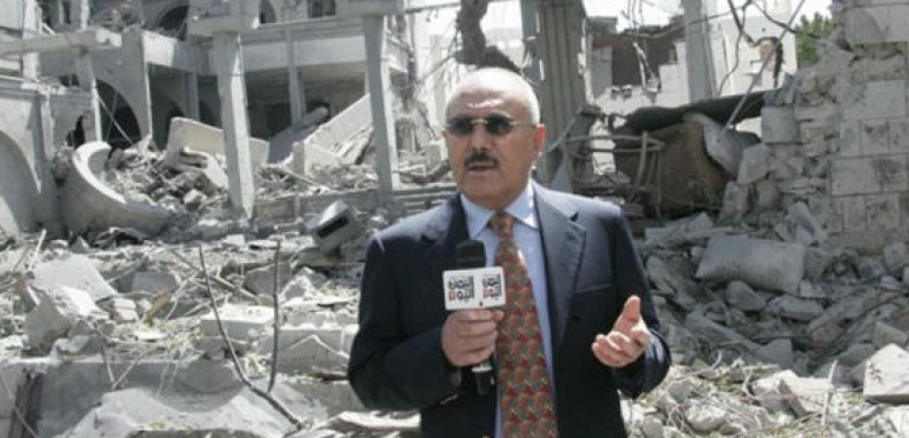 علي عبدالله صالح يهدد السعودية من أمام منزله المنهار