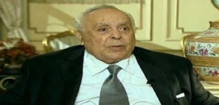 تشييع جنازة رئيس وزراء مصر الأسبق عبد القادر حاتم من مسجد المشير