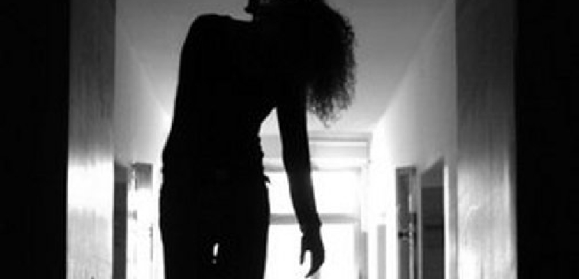 العزلة الاجتماعية قد تزيد خطر الانتحار بين النساء