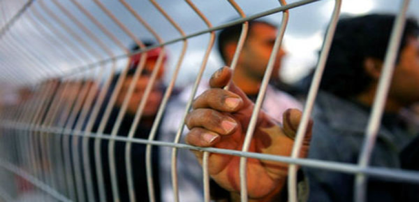 الأسرى الفلسطينيون بسجون الاحتلال الإسرائيلي يواصلون العصيان لليوم العاشر
