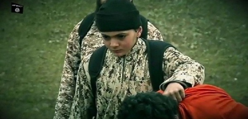 إندبندنت : داعش يجوّع الأطفال ويخدعهم لتفجير أنفسهم