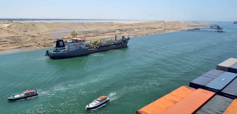 قناة السويس تستقبل41 سفينة بحمولة 2.4 مليون طن
