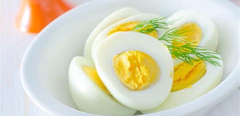 عالم أسترالي يخترع طريقة لإعادة البيضة نيئة بعد سلقها
