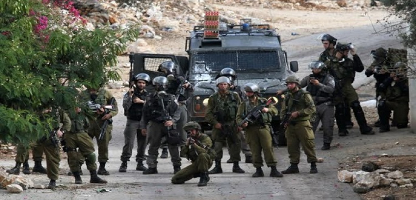 قوات جيش الاحتلال تعتدي على شبان فلسطينيين برام الله