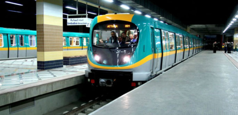 رئيس مترو الأنفاق يتفقد عدة محطات بالخطوط الثلاثة للوقوف على سير العمل