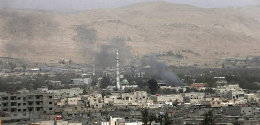 المرصد: طائرات حربية تقصف معقل داعش بالرقة في شرق سوريا