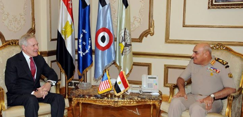 صبحى يلتقى وزير البحرية الأمريكية لبحث التعاون العسكرى بين البلدين