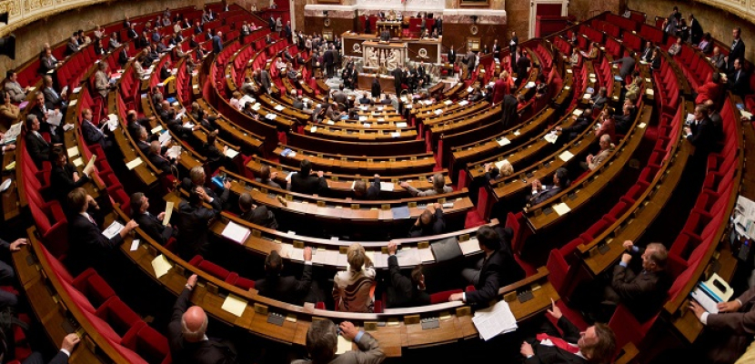 البرلمان الفرنسي يؤيد تمديد حالة الطوارئ حتى الأول من نوفمبر