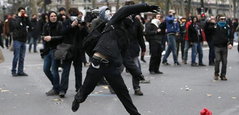 اعتقال 22 شخصا بعد أعمال عنف خلال مظاهرة في باريس