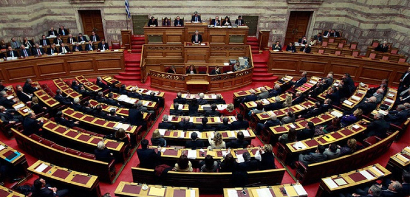 البرلمان اليوناني يقر إصلاحات للخروج من الأزمة المالية