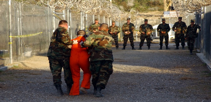 الجيش الأميركي يستعد لنقل 10 سجناء من جوانتانامو