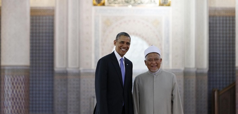 أوباما يقوم بأول زيارة لمسجد في الولايات المتحدة