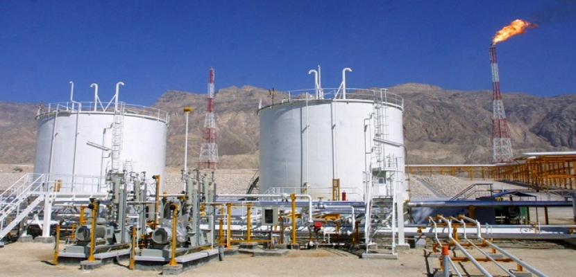 النفط يرتفع بعد فرض عقوبات على إيران