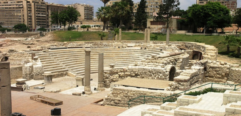 وزير الآثار يبدأ جولاته بالمسرح الروماني بالأسكندرية