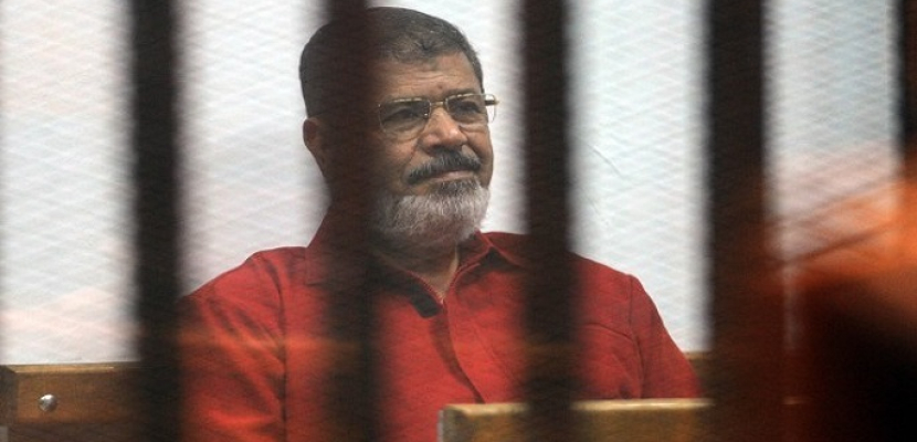 جنايات القاهرة تستكمل اليوم إعادة محاكمة مرسي واخرين في قضية “اقتحام السجون”